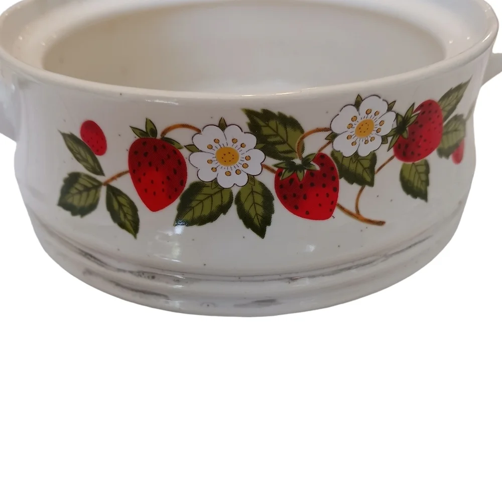 Vintage Shefield Strawberries n' Cream Stoneware Bake Dish with Lid Spring Home